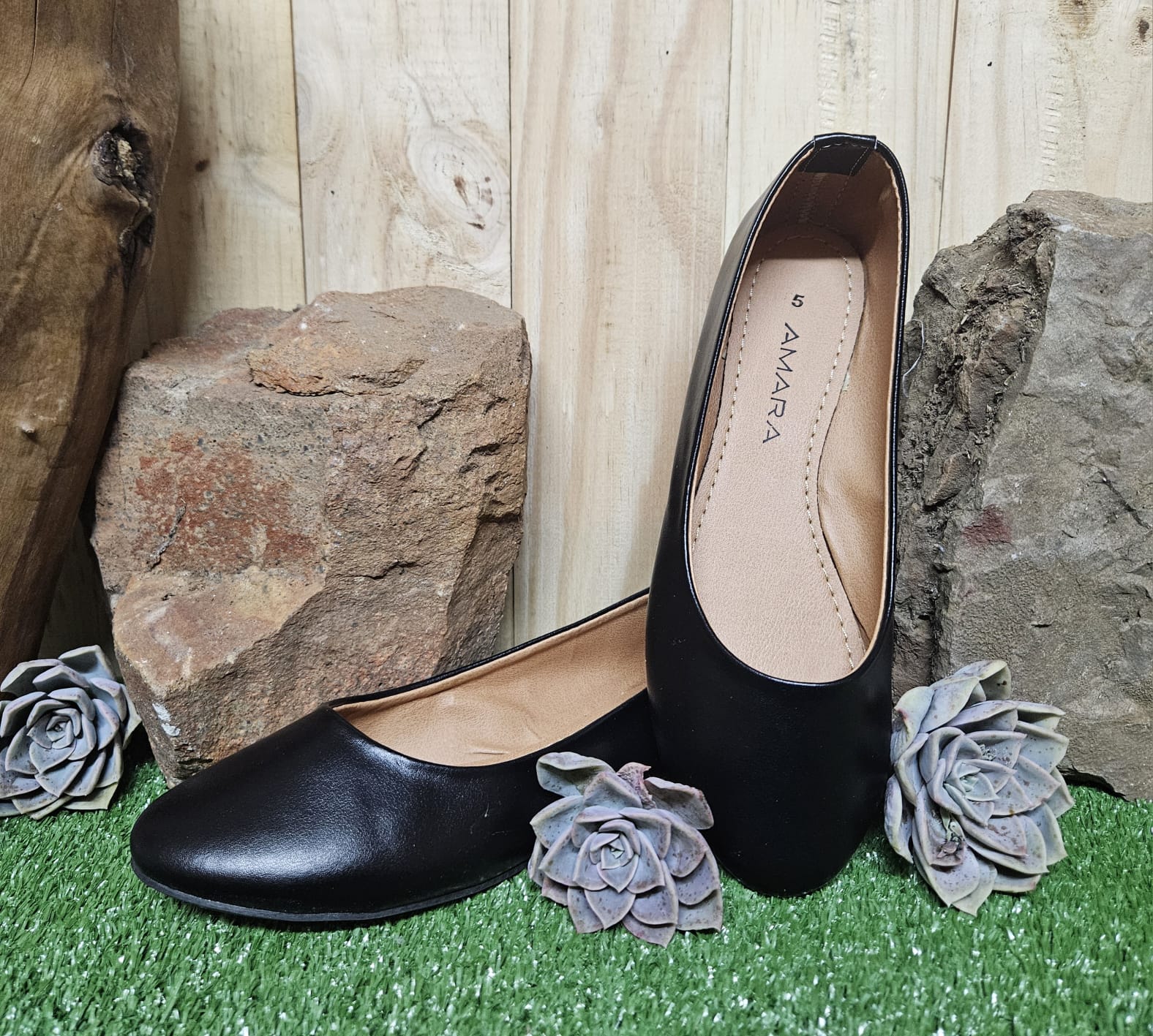 Synthetic Pump black